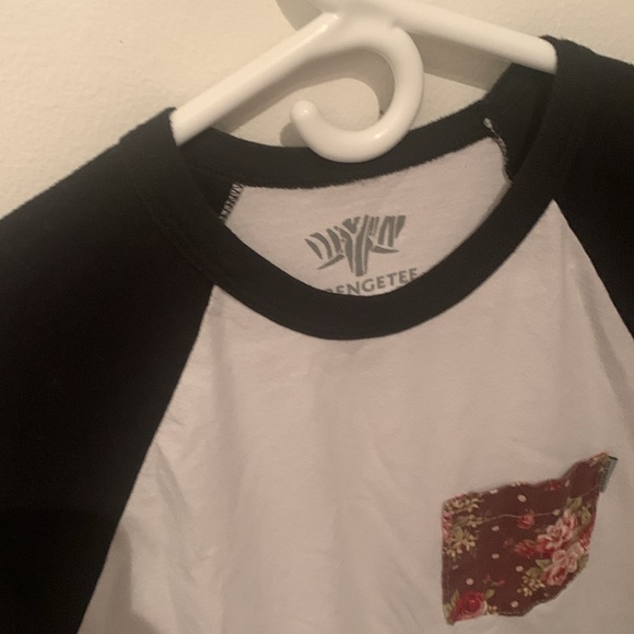 Beautiful 2 Tone Serengtee 3/4 Sleeve Tshirt w/Flower Front Pocket SZ Small 😍 - Picture 4 of 6